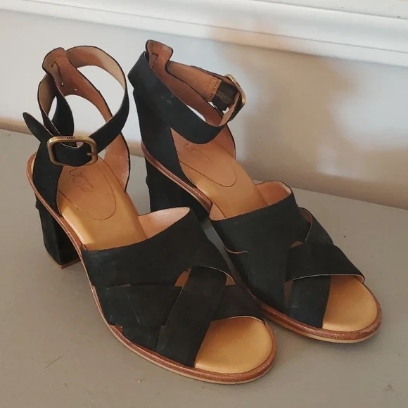 UGG black ankle strap Sandals 9 - Picture 3 of 10
